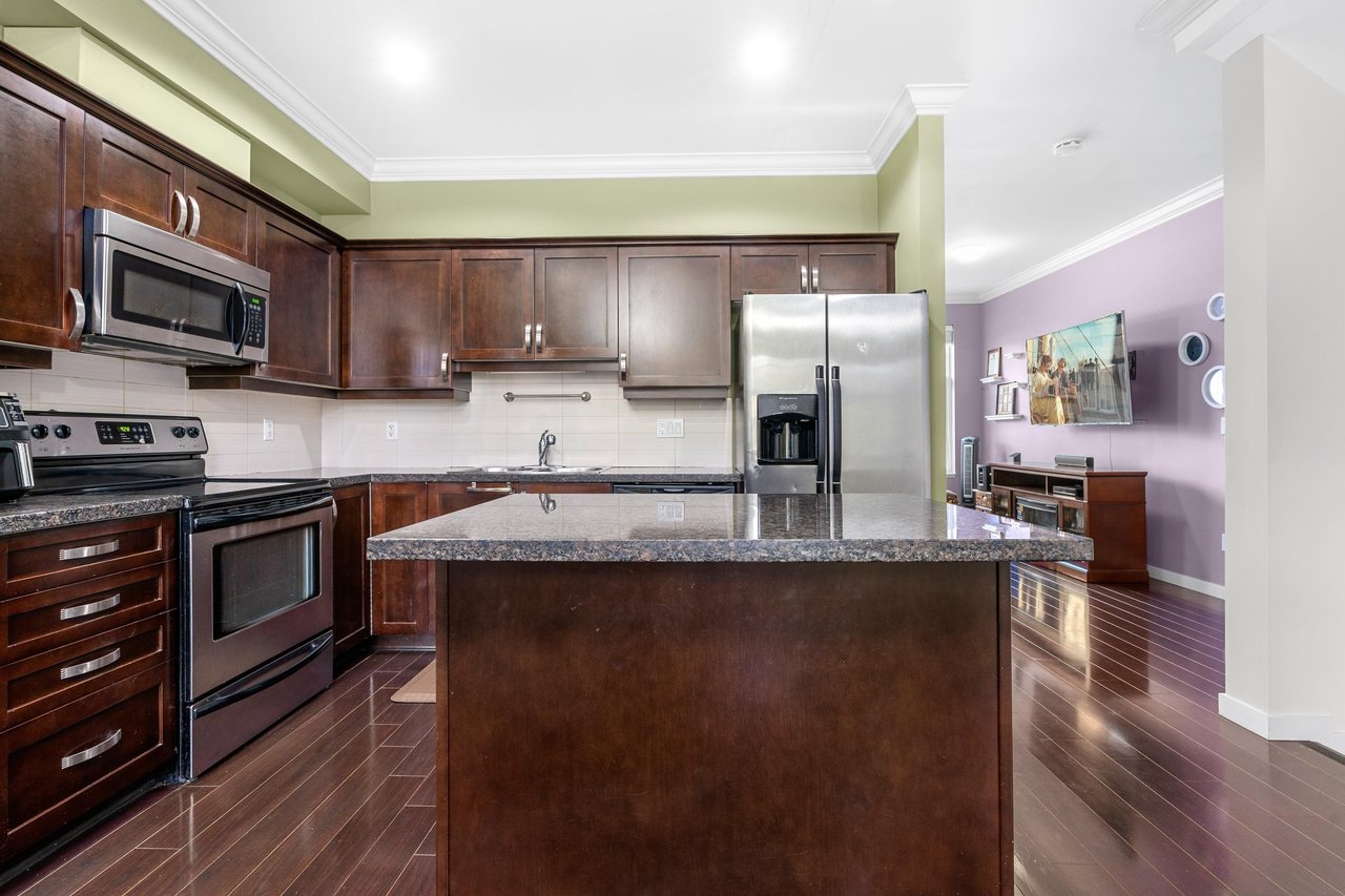 8-14462 61a Ave