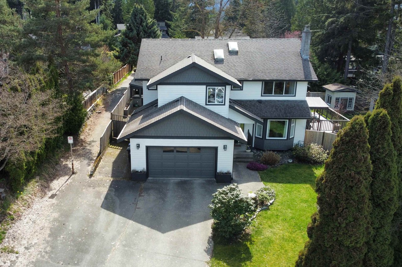 2548 Nairn Wy