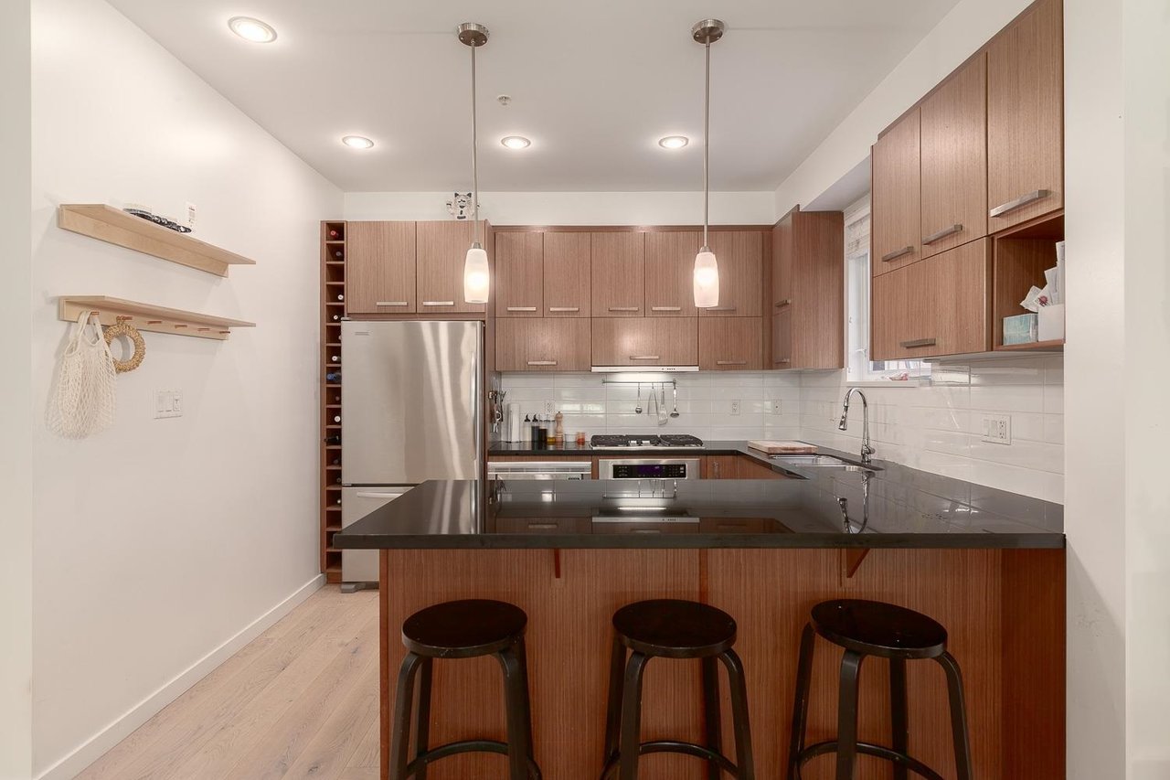 2711 Guelph St