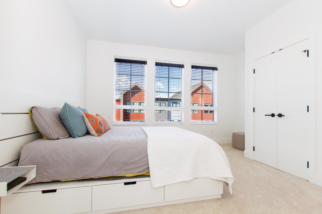 1351 Peakside Pl