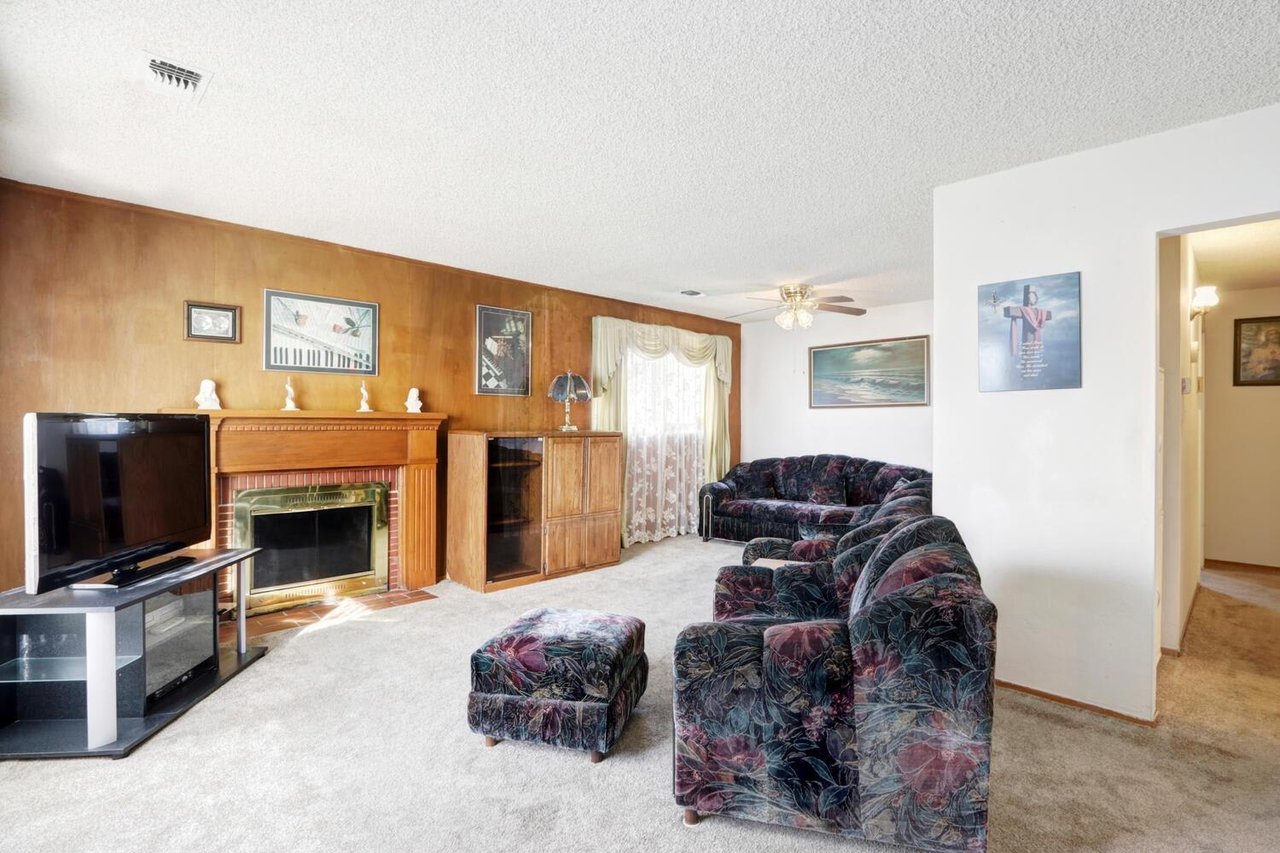 2448 Northview Dr