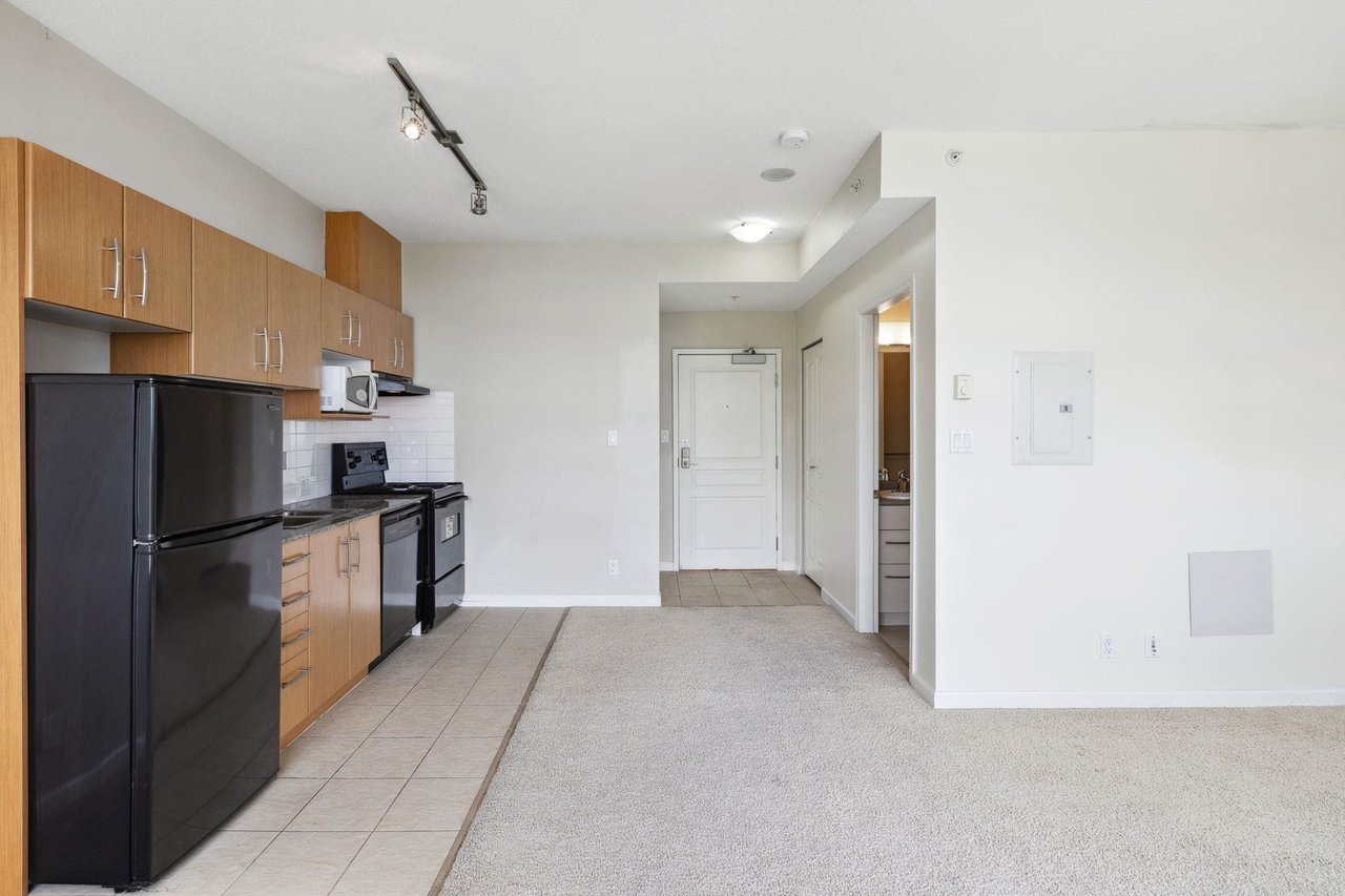 606-9288 University Cres