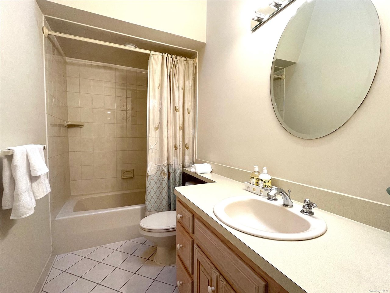 25 Squires Avenue