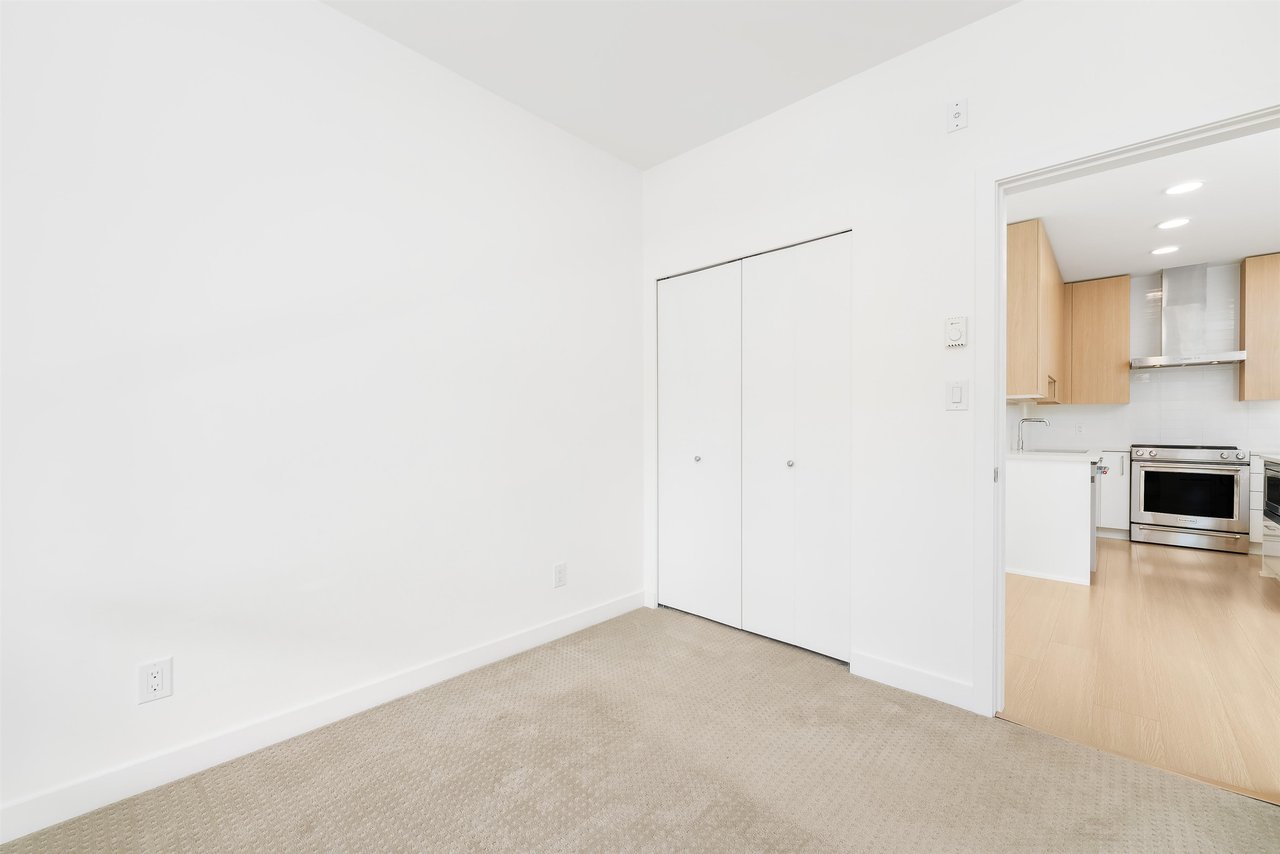 303-5460 Broadway Wy