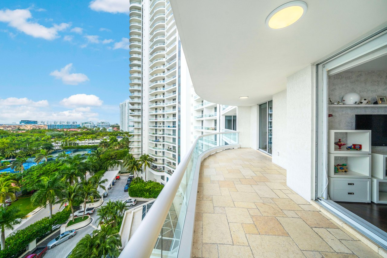 6000 Island Blvd Unit: 1007