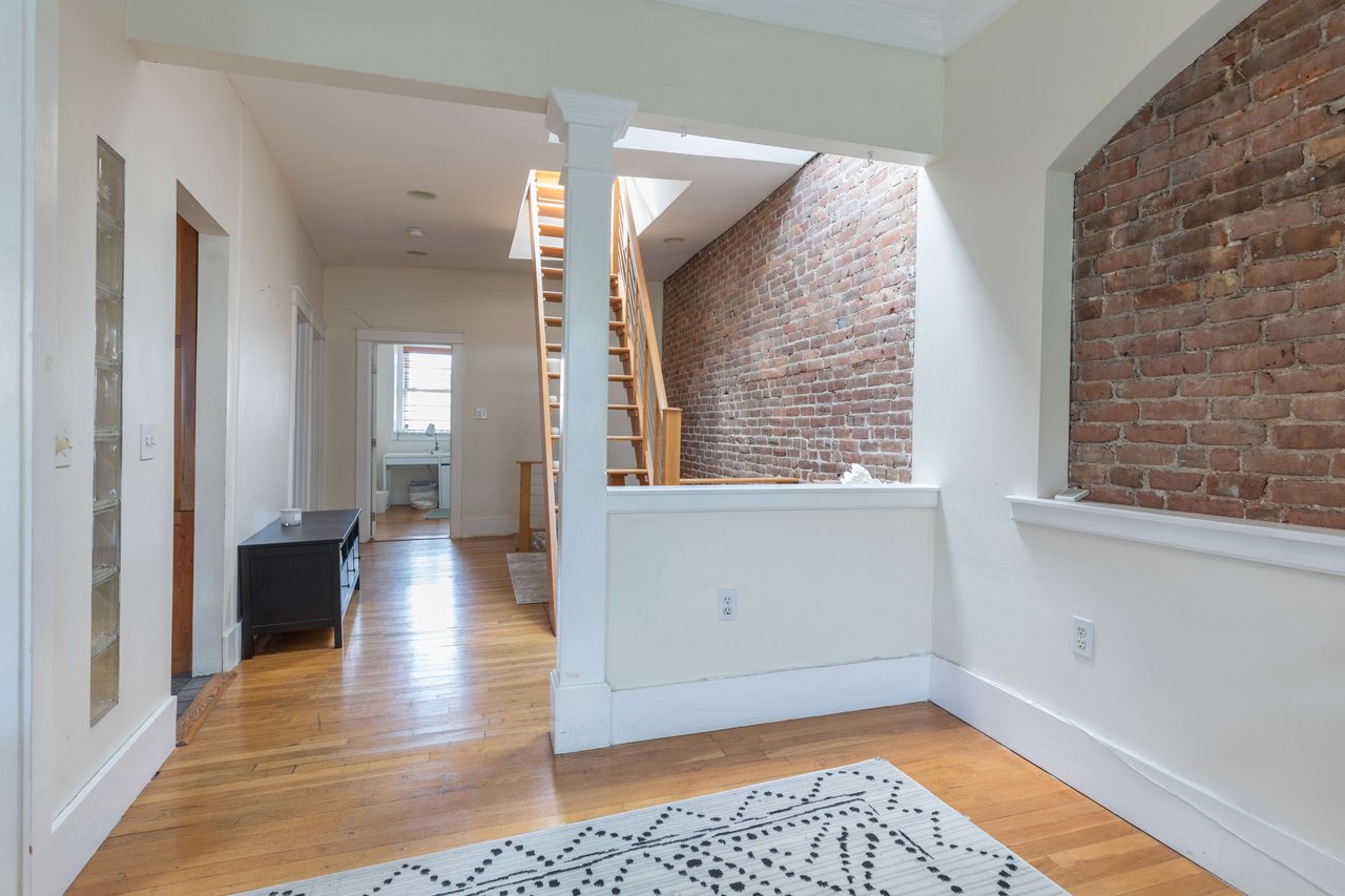 Worcester Square - 2 bed 2 bath with Private Roof Deck and Laundry! July 1 or 15! 