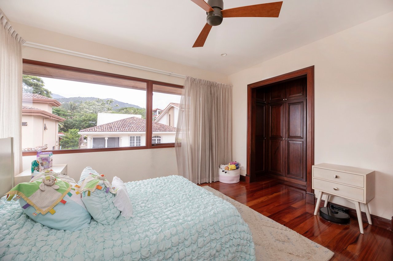 Cerro Real Panoramic Family Home, Escazu, San Jose