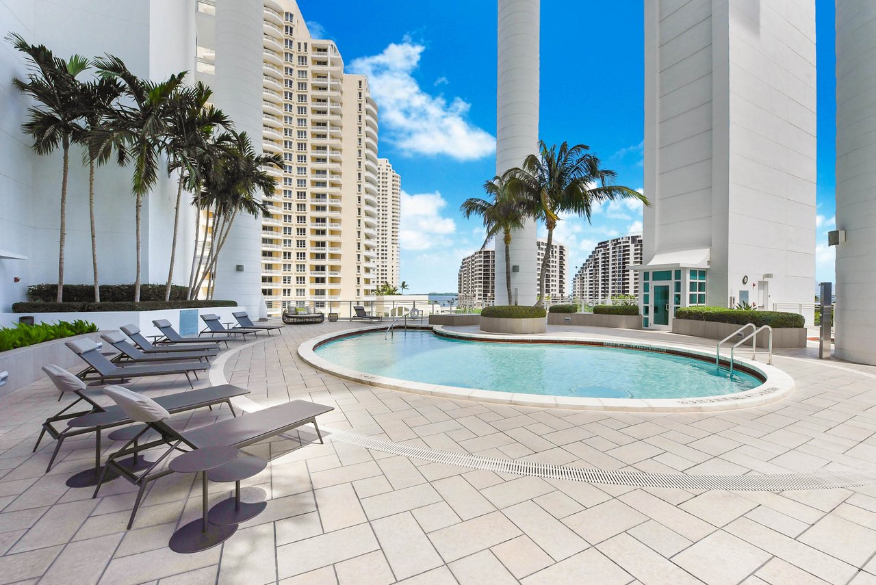 900 Brickell Key Boulevard Unit: 1102