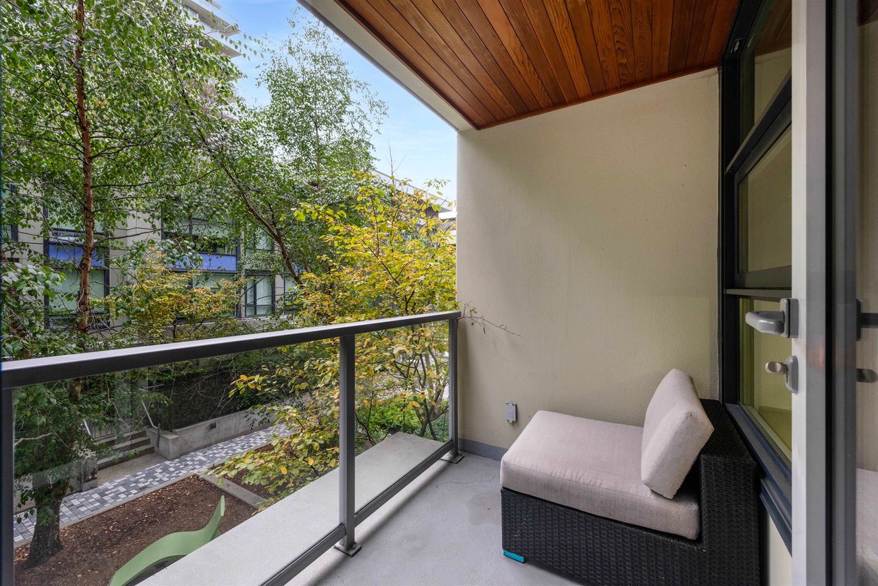 152 W 1st Ave