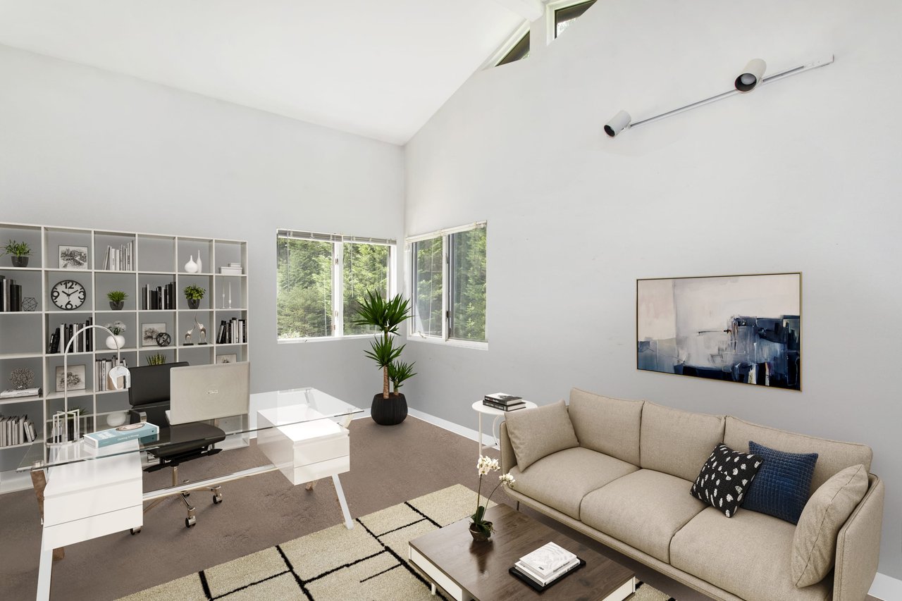 105 East Ct