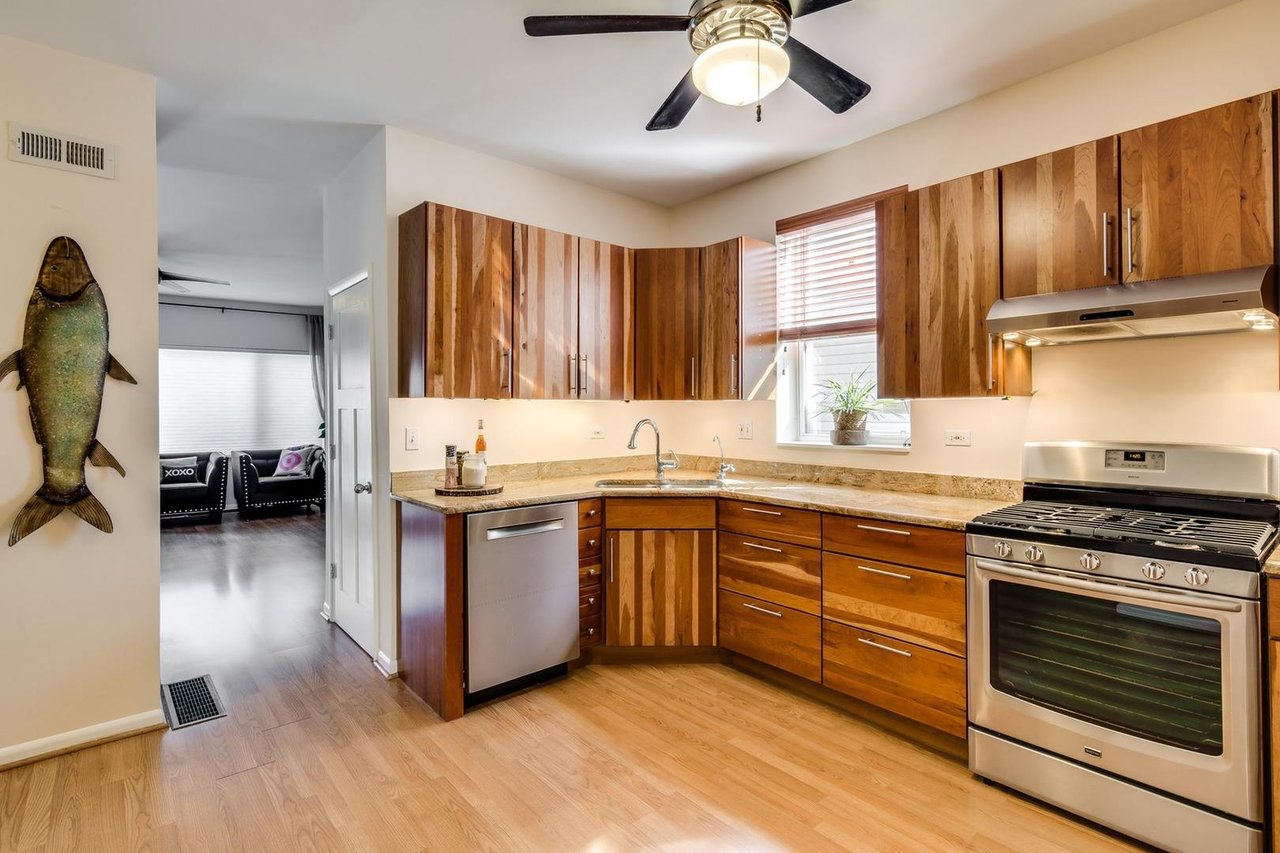 Bucktown Abode: 1736 N. Wilmot 