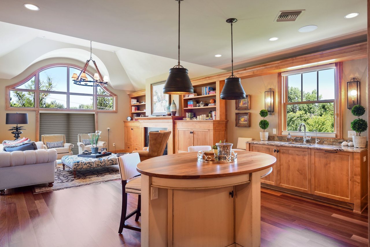 230 Manitoba Ave S, #210, Wayzata