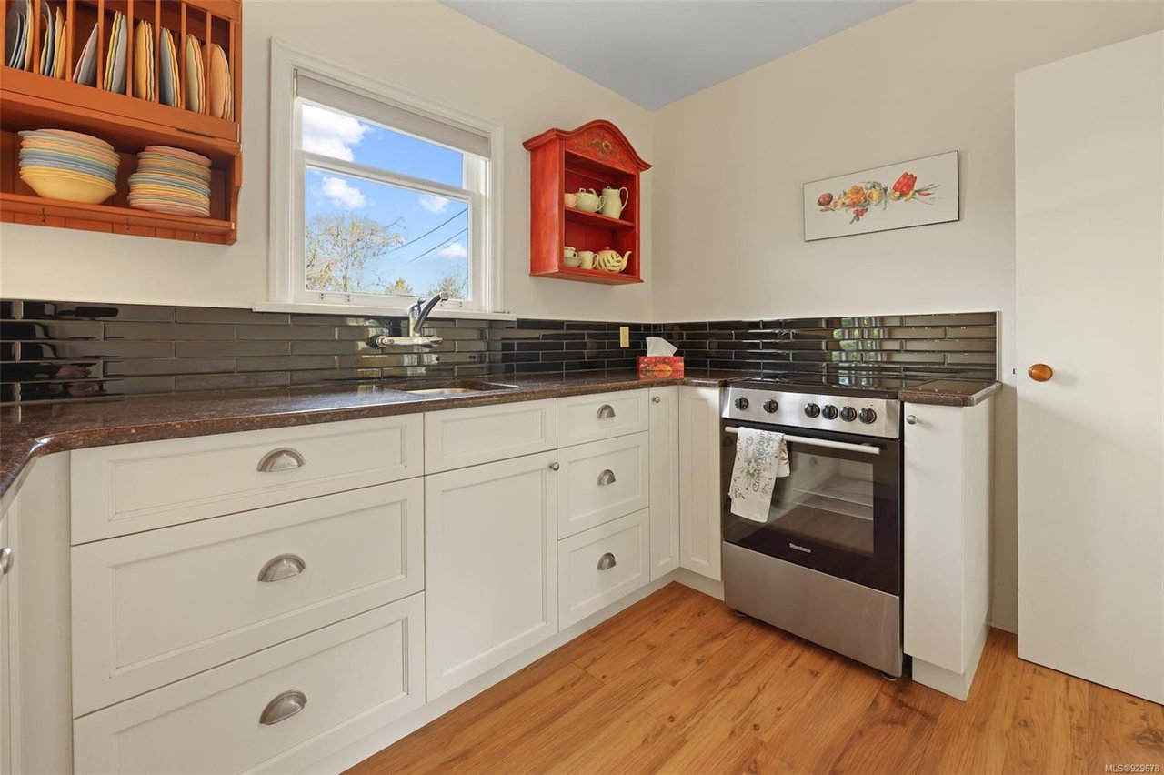 563 Foul Bay Rd