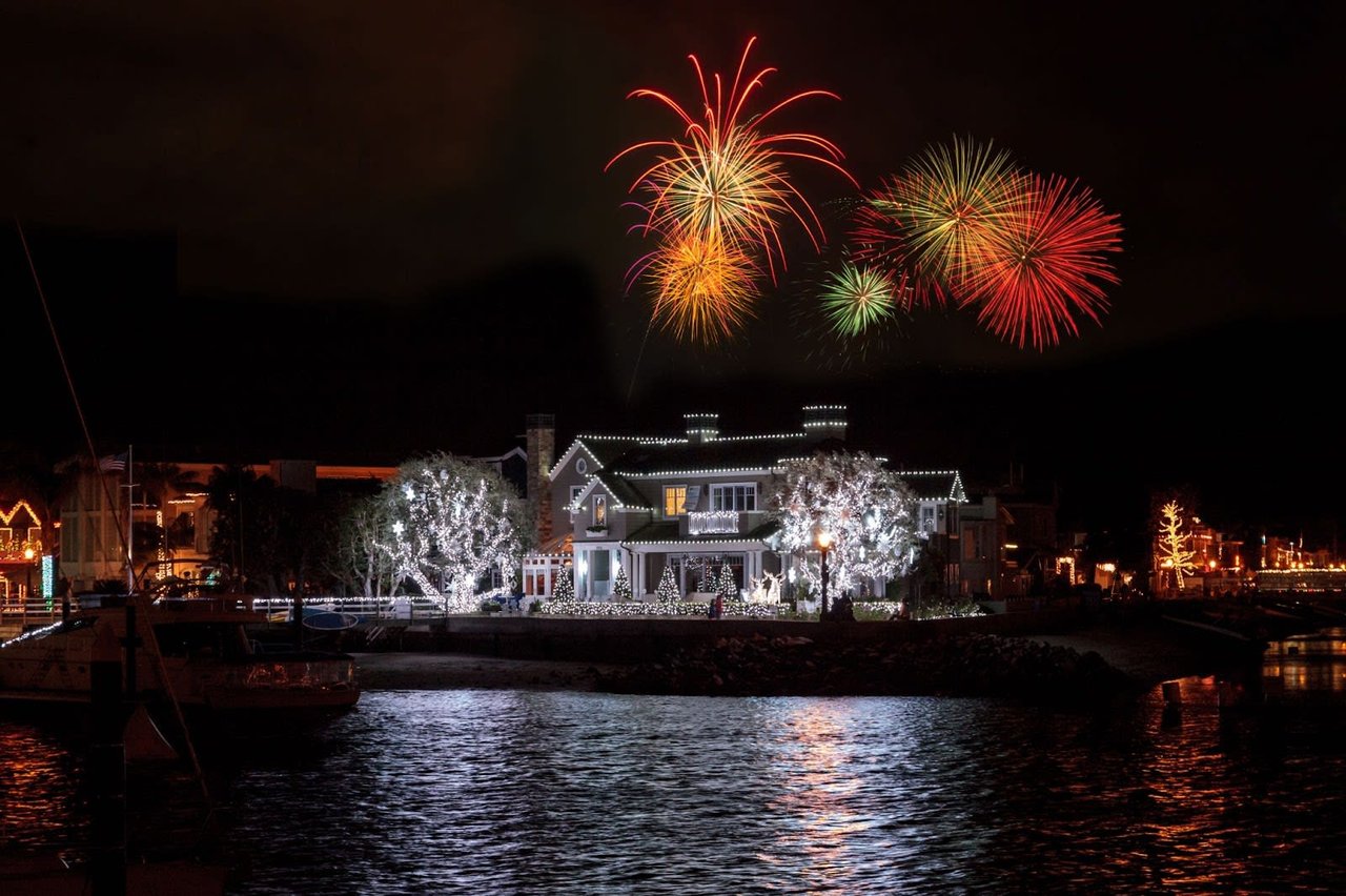 The Ultimate Guide on where to watch the Newport Beach Christmas Boat Parade 2024