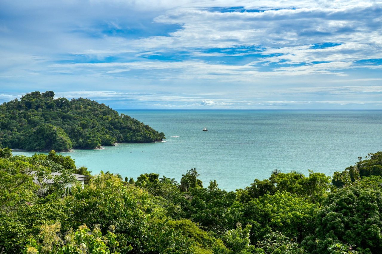 Iconic Infinity Pool Estate, Manuel Antonio, Puntarenas