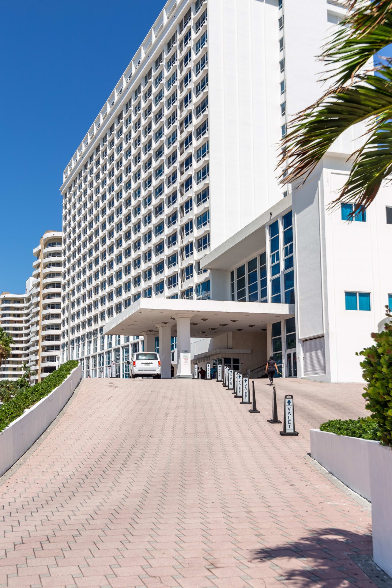 5445 Collins Ave #822 Miami Beach FL-33140
