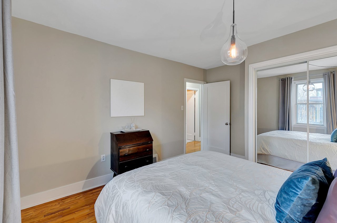44 Elizabeth St S