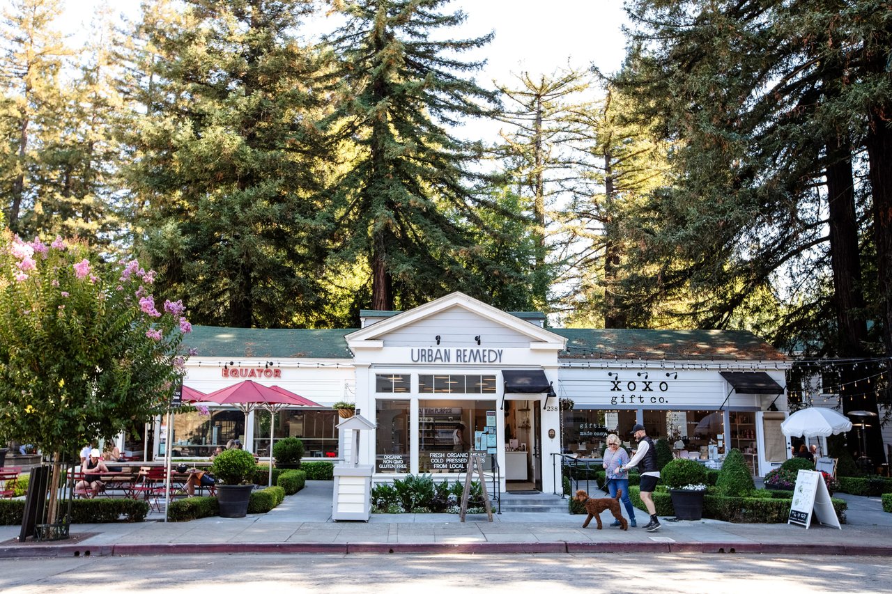 Larkspur neighborhood