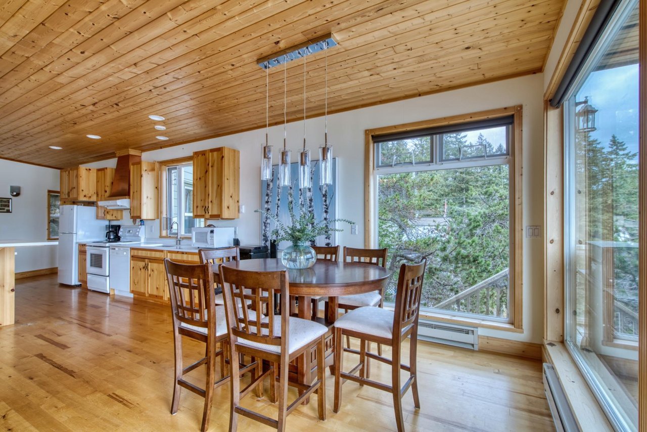 280 Arbutus Reach Rd