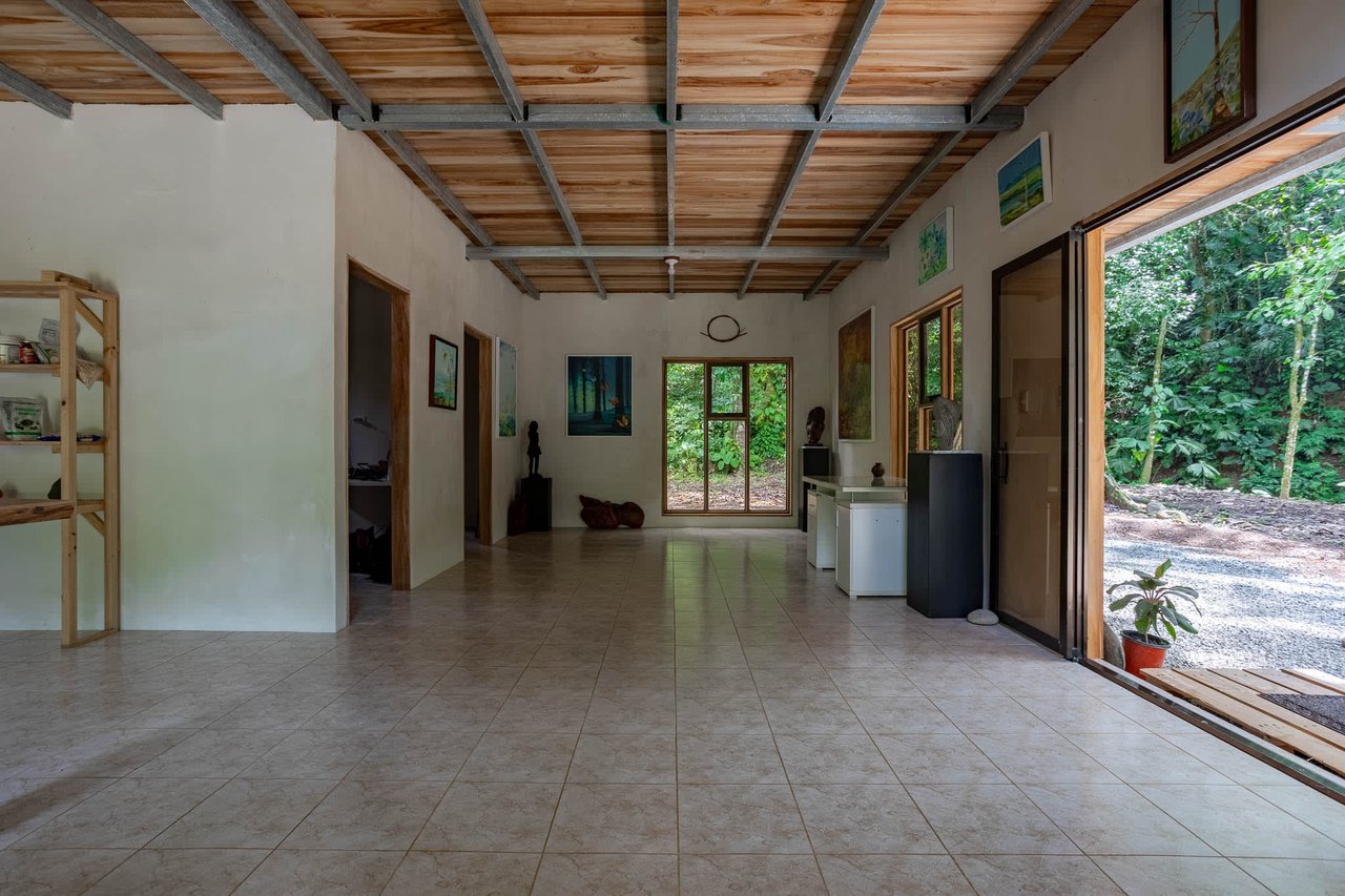 Prime Investment Opportunity In Uvita’s Premier Location:  Casa Casario – Your Fixer-Upper Dream!