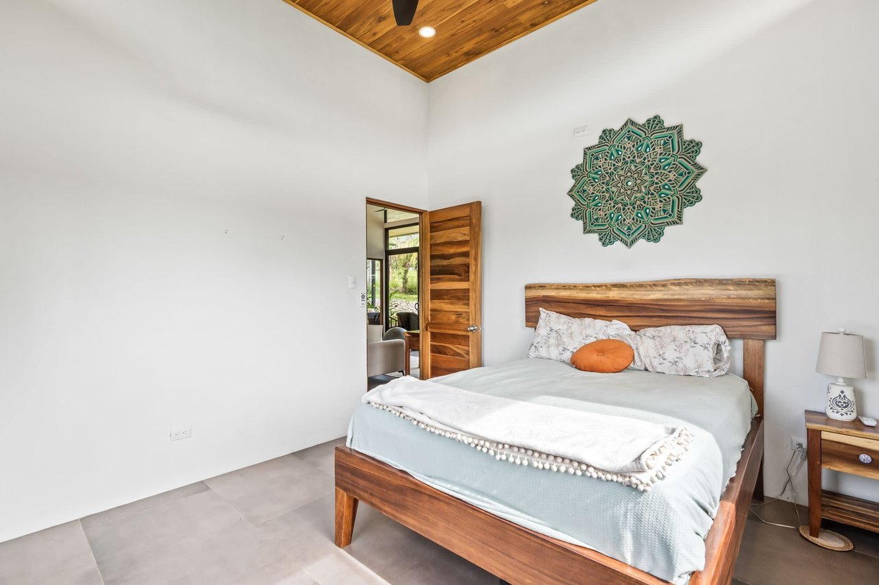 Bright & Peaceful 3-Bedroom Home With Separate Workshop/Office Space & Stunning Views Of The Lush Mountains In Easy-Access Location In Ojochal Costa Rica