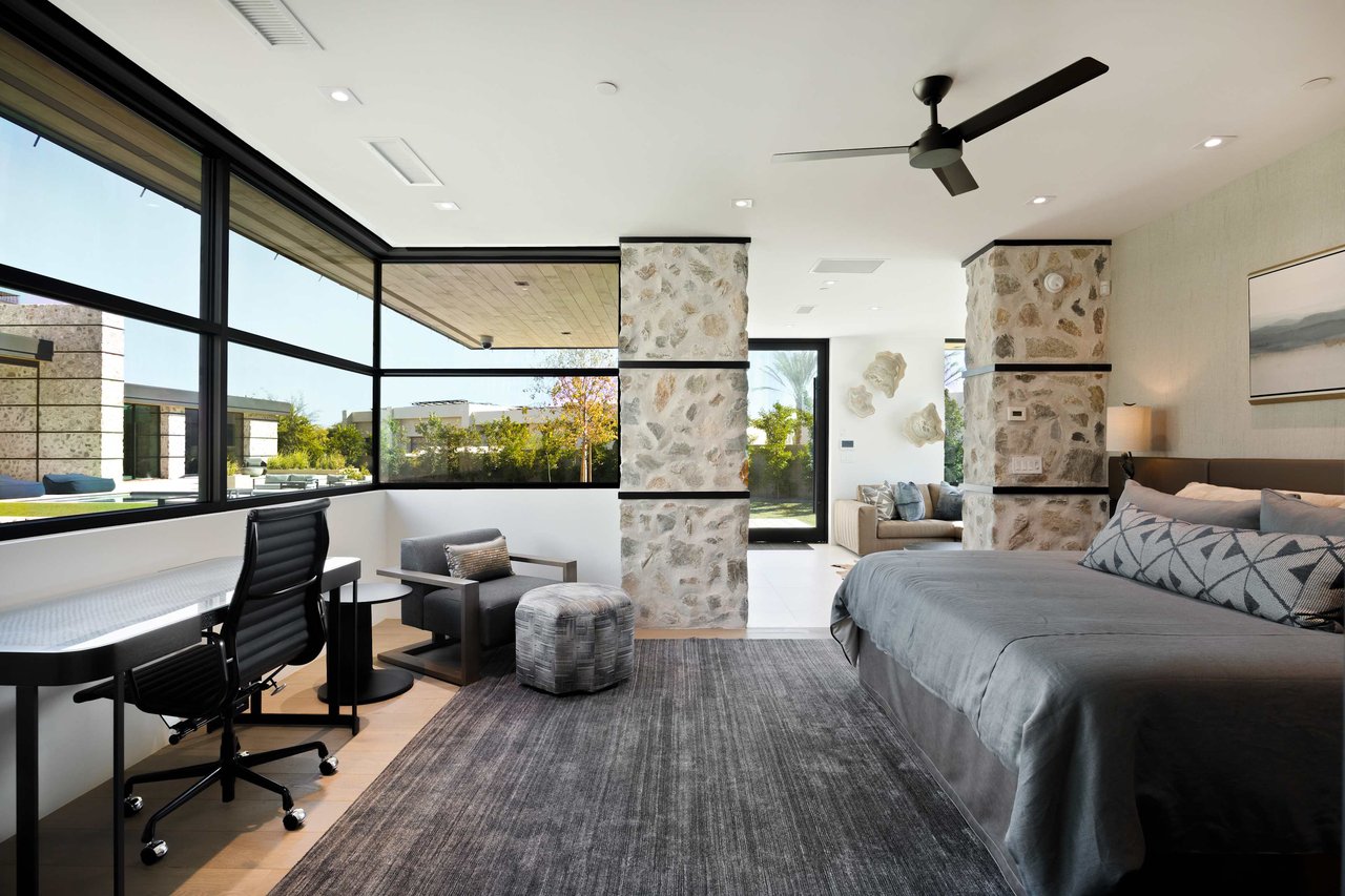 Luxury home in Cameldale Estates in Paradise Valley, AZ