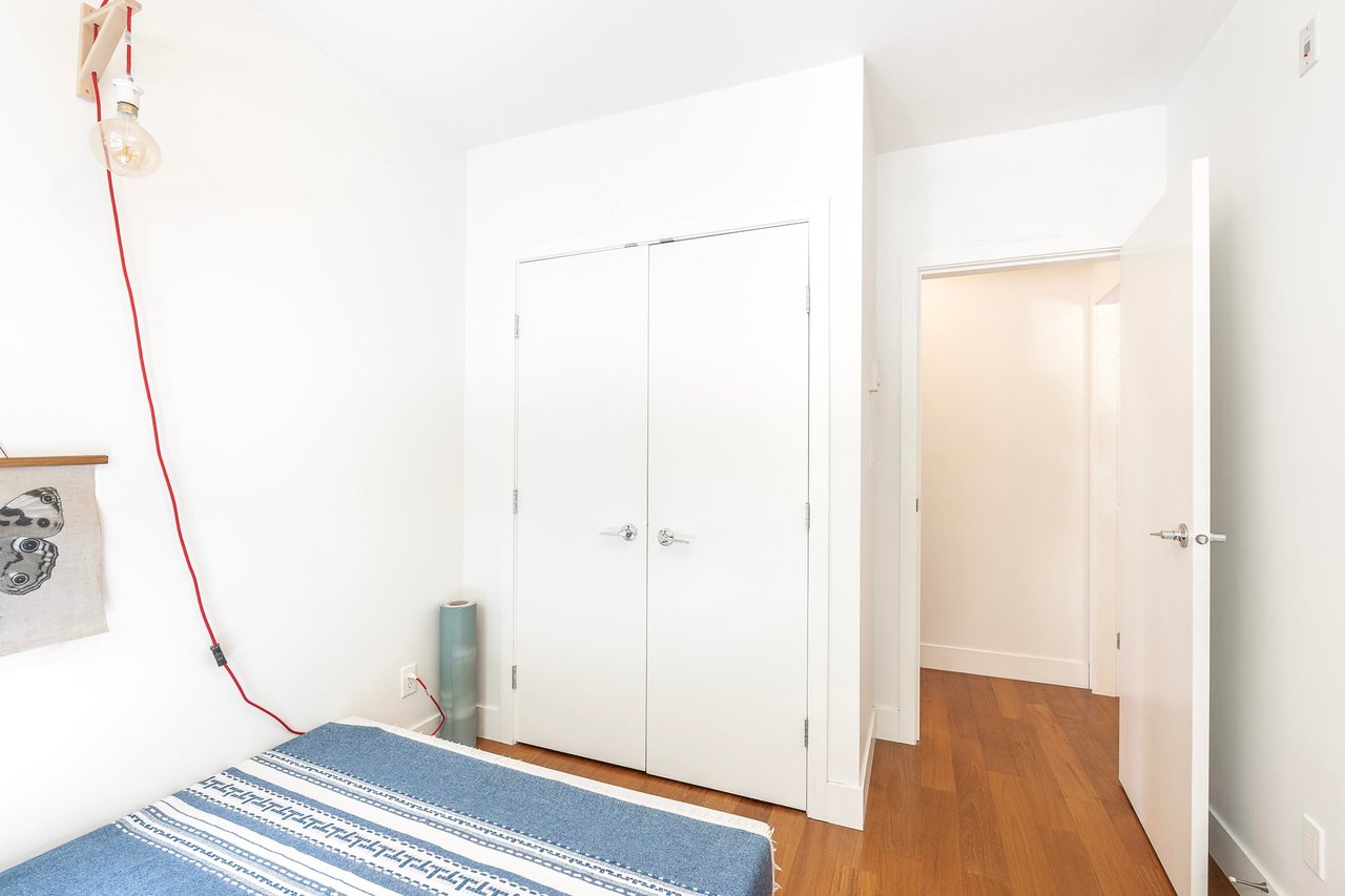210-5989 Iona Dr
