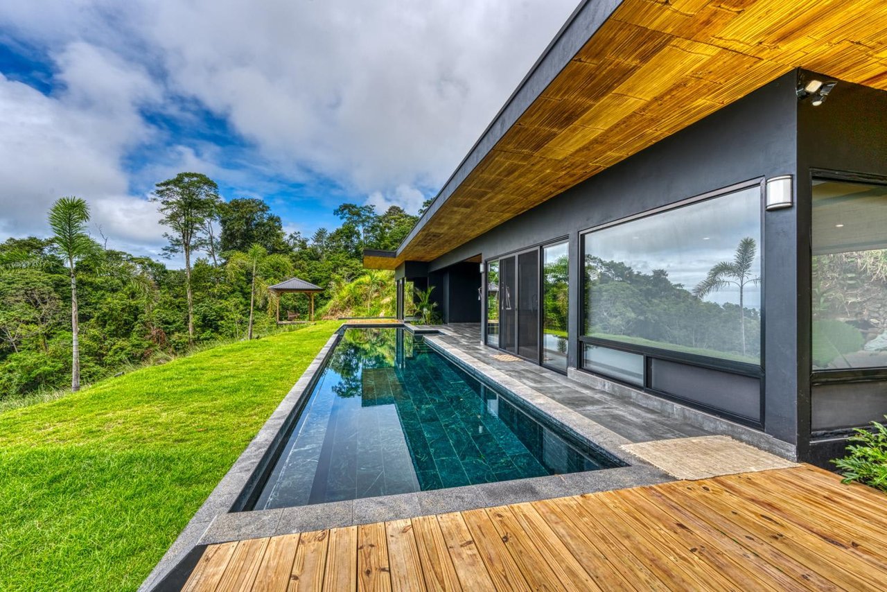 3 Bedroom Ocean View Estate