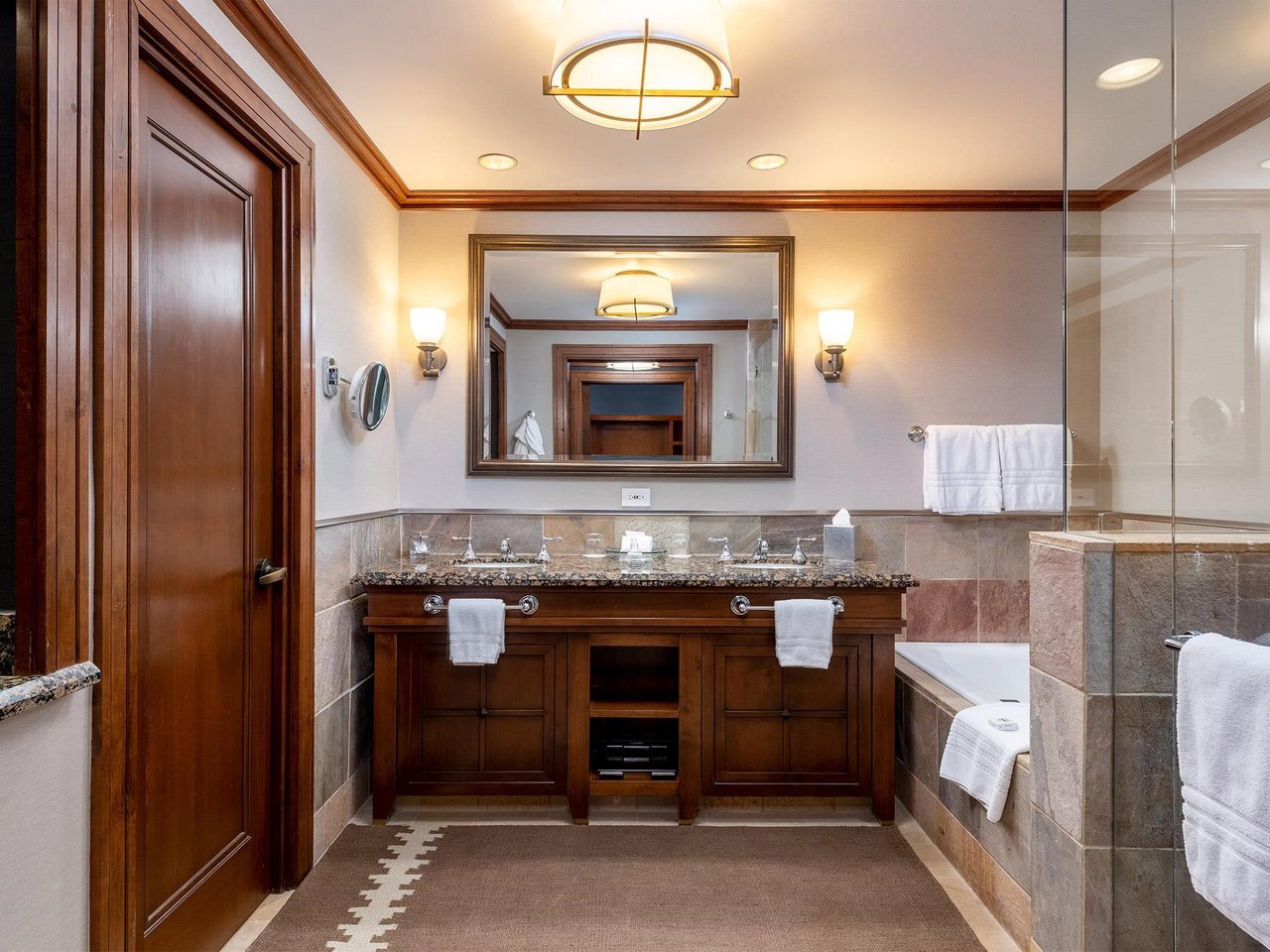 562-4591 Blackcomb Wy