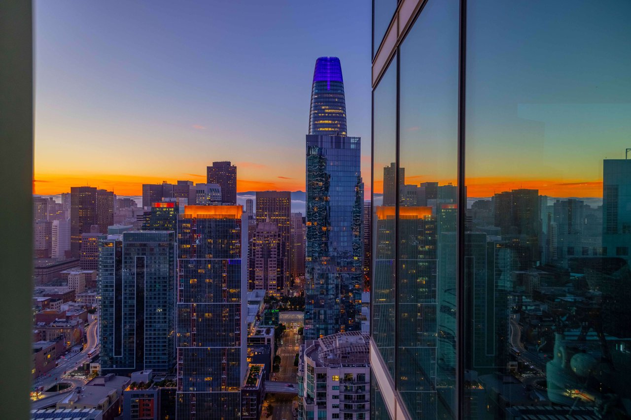 425 1st Street Unit: 4306