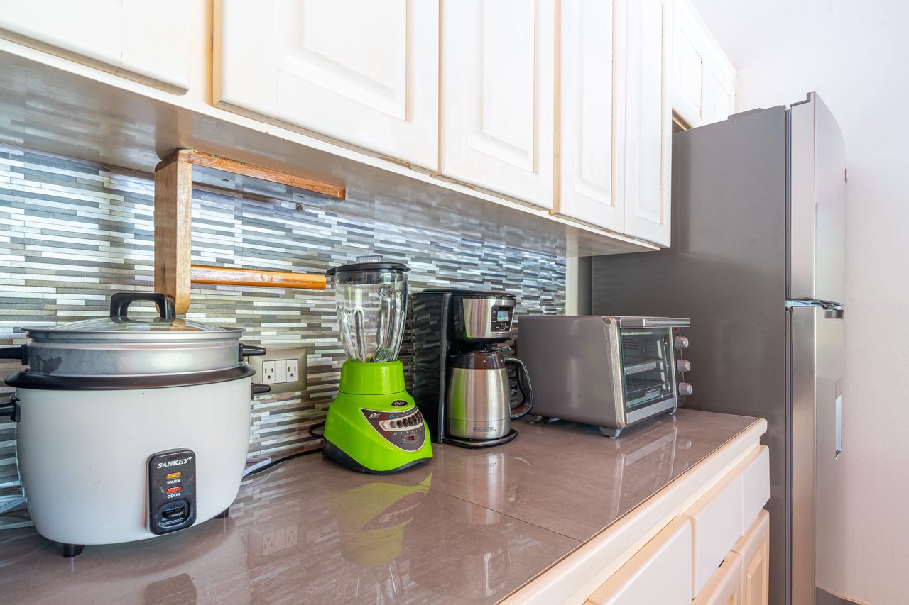 Excellent 3BR in Popular Neighborhood, Quiet, Private, Strong Rental Income