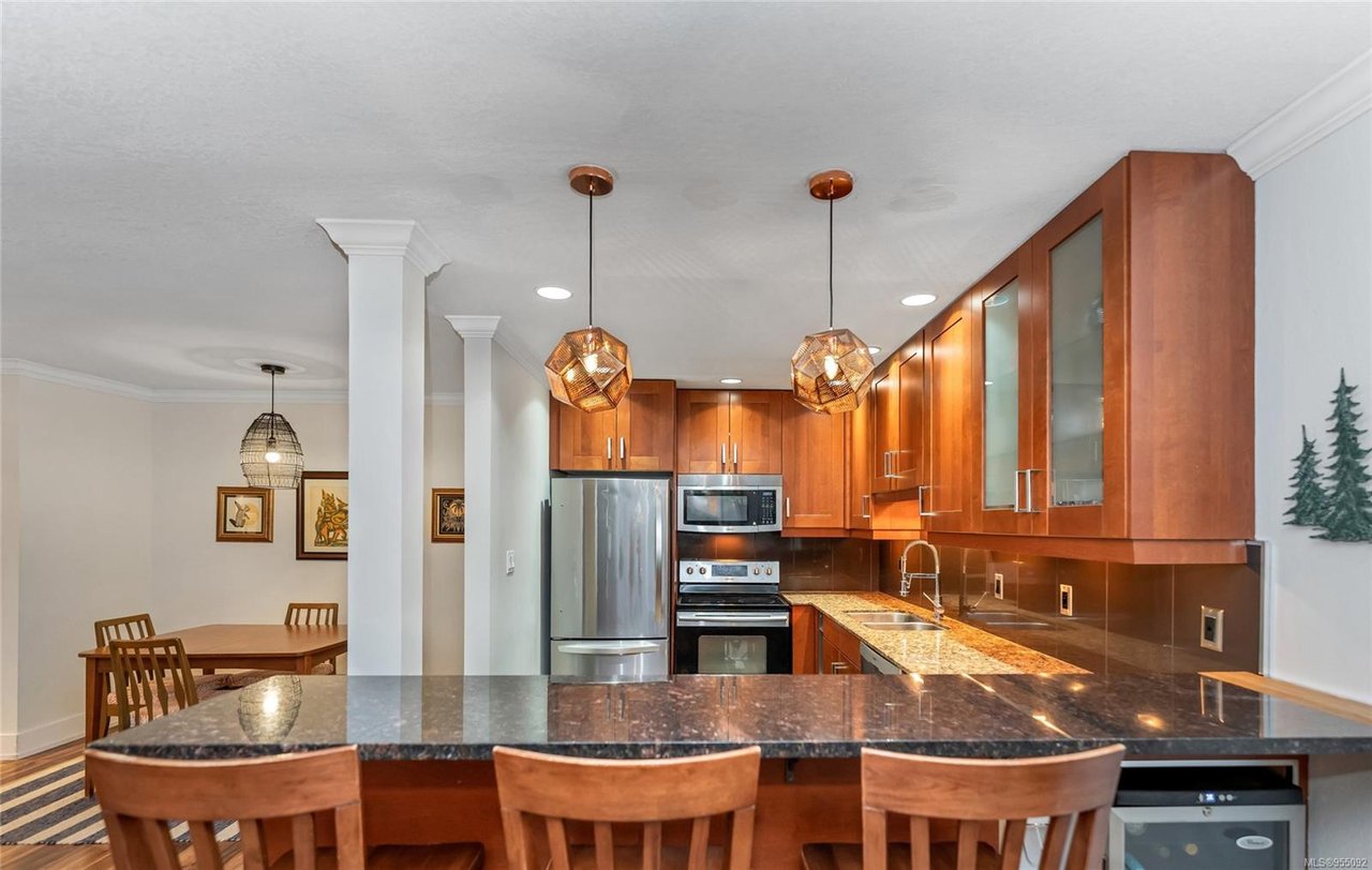 204-406 Simcoe St