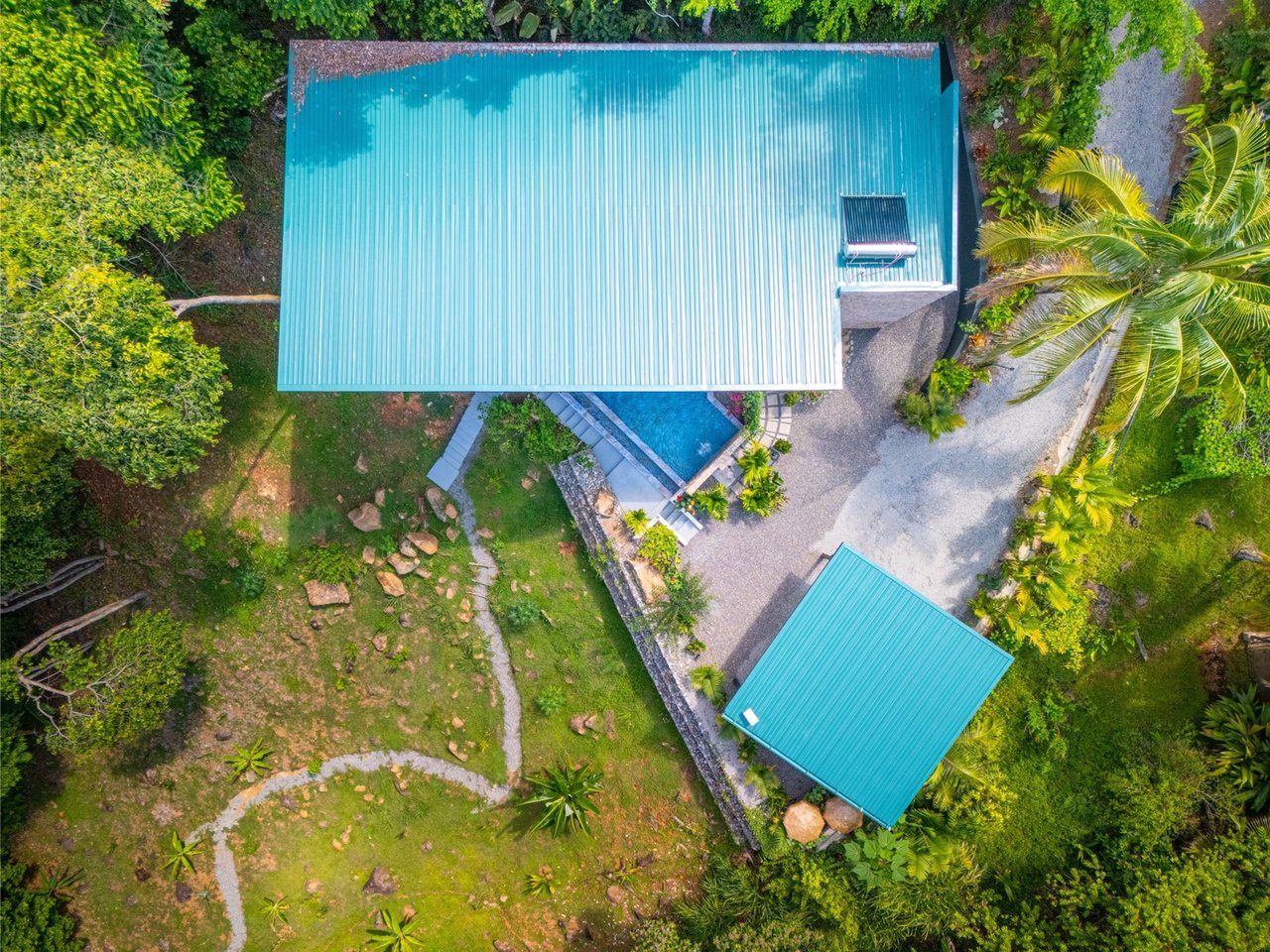 Modern Tropical Infinity Pool Home, Dominical, Puntarenas