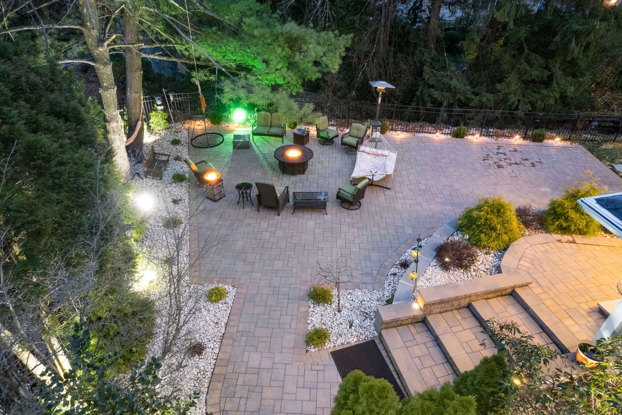 6 Bruce Cir