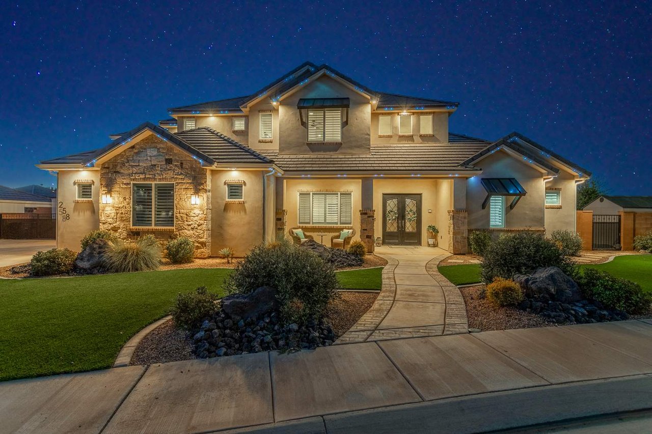 258 W Blue Quartz Dr