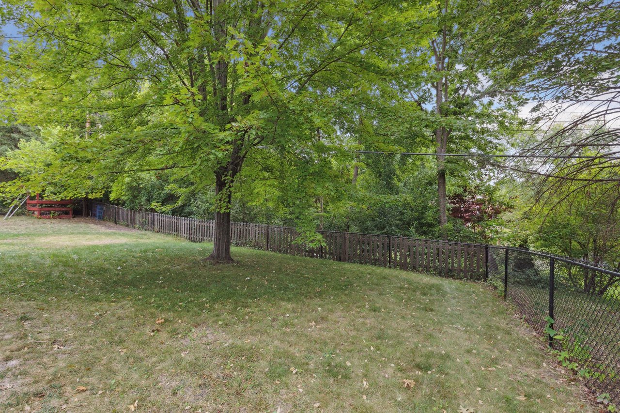 2460 Zealand Ave N, Golden Valley