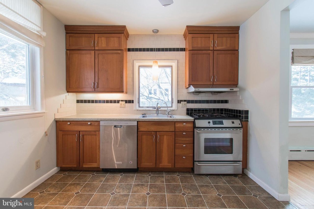 52 WEISS AVE
