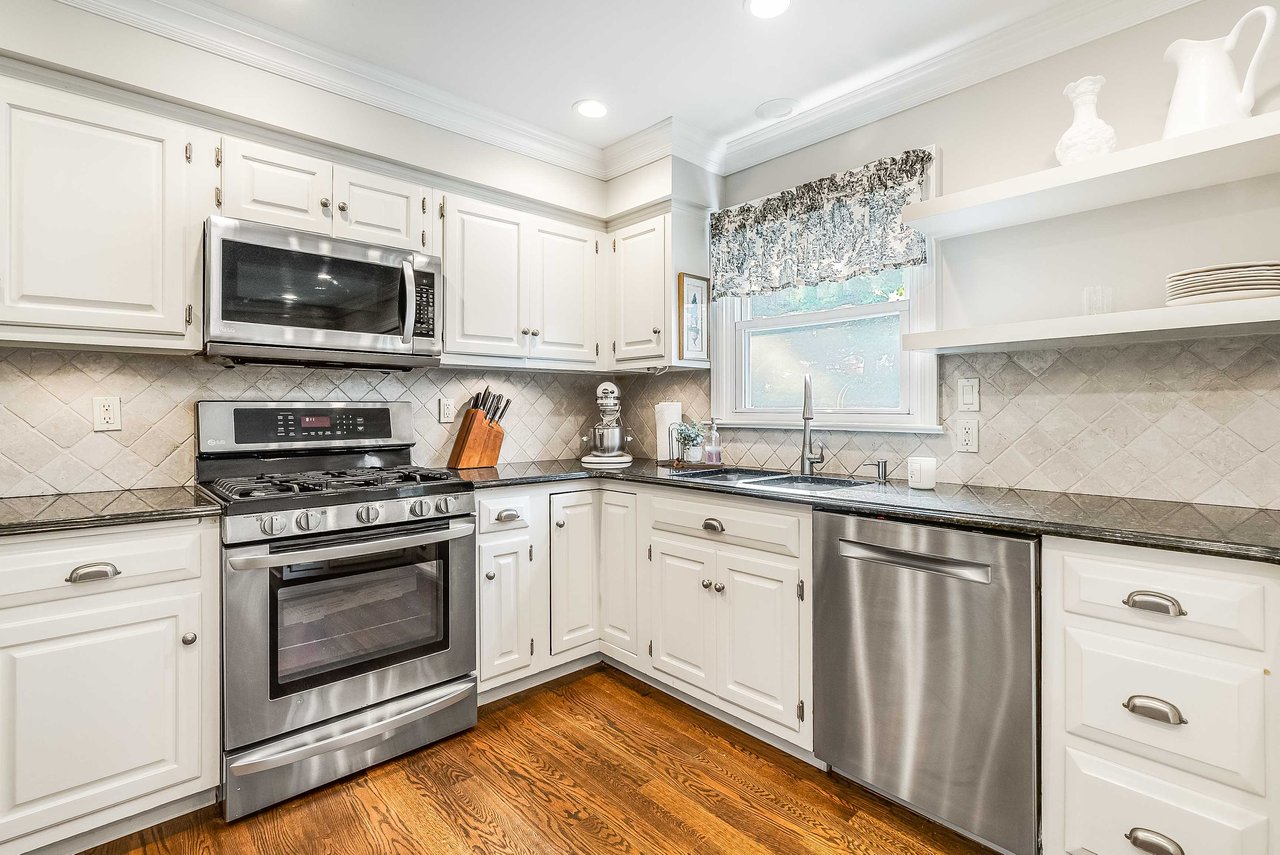 8 E Glen Rd