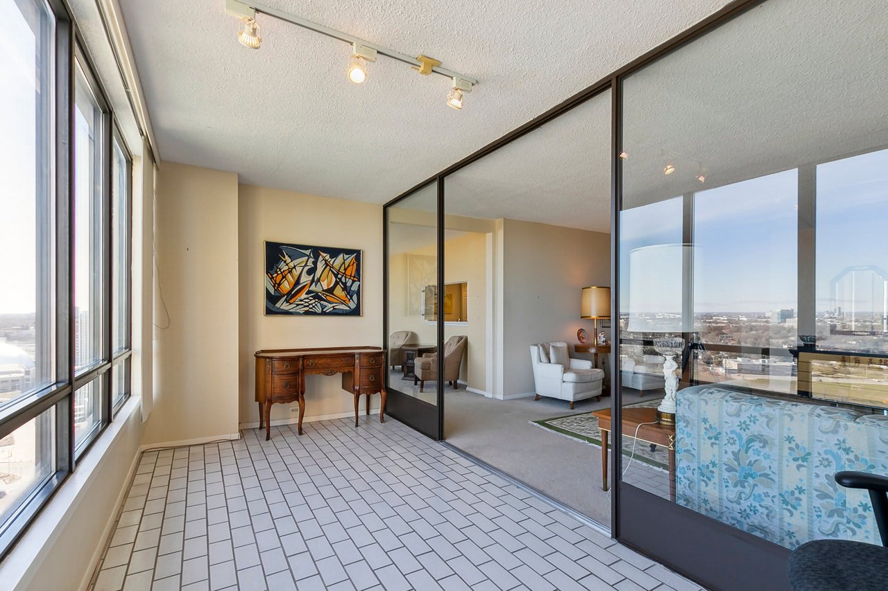 65 Skymark Drive #1407