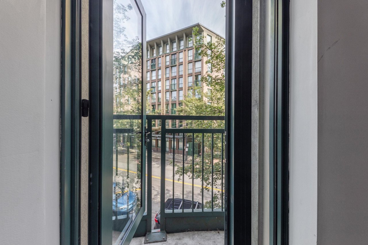 208-22 E Cordova St
