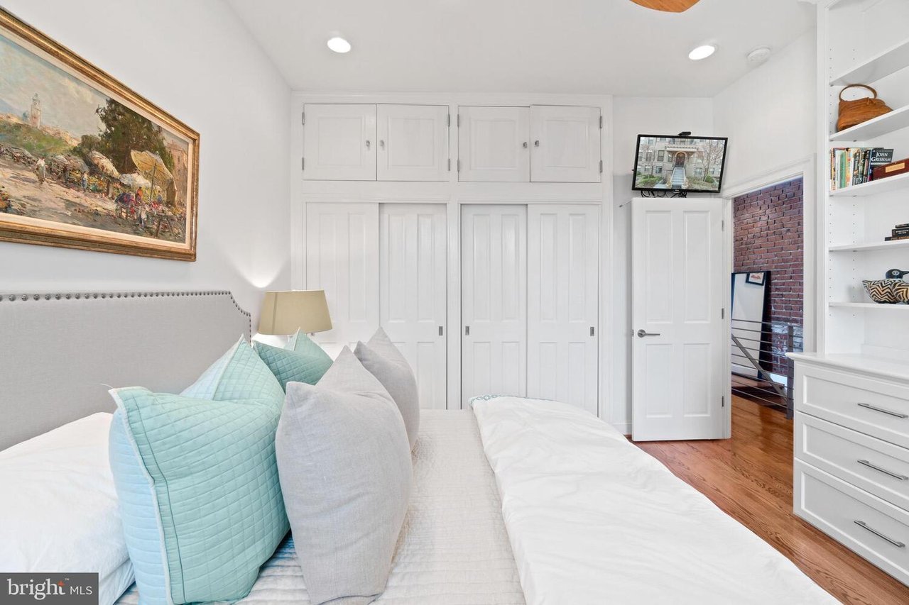 2101 N St NW, #205
