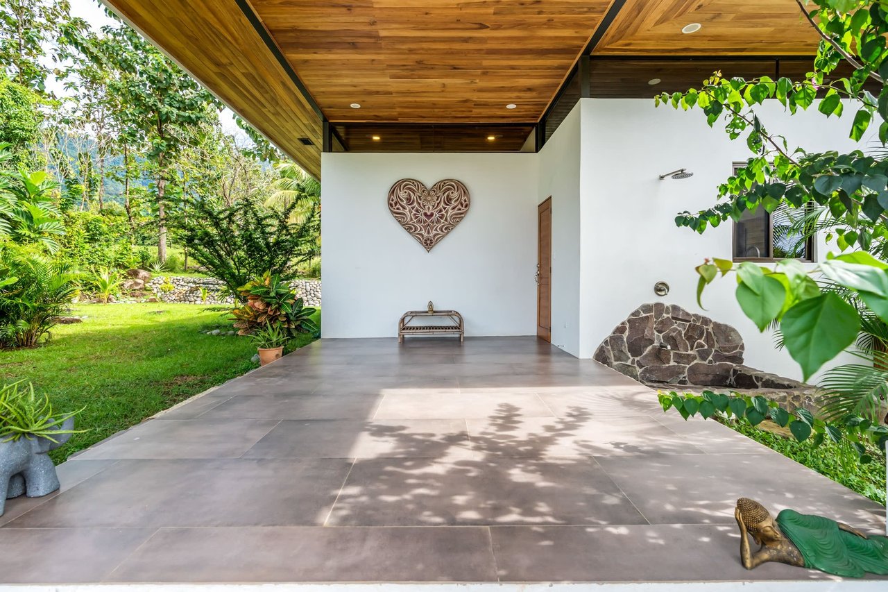 Bright & Peaceful 3-Bedroom Home With Separate Workshop/Office Space & Stunning Views Of The Lush Mountains In Easy-Access Location In Ojochal Costa Rica