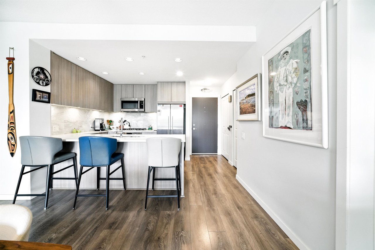 205-3289 Riverwalk Ave