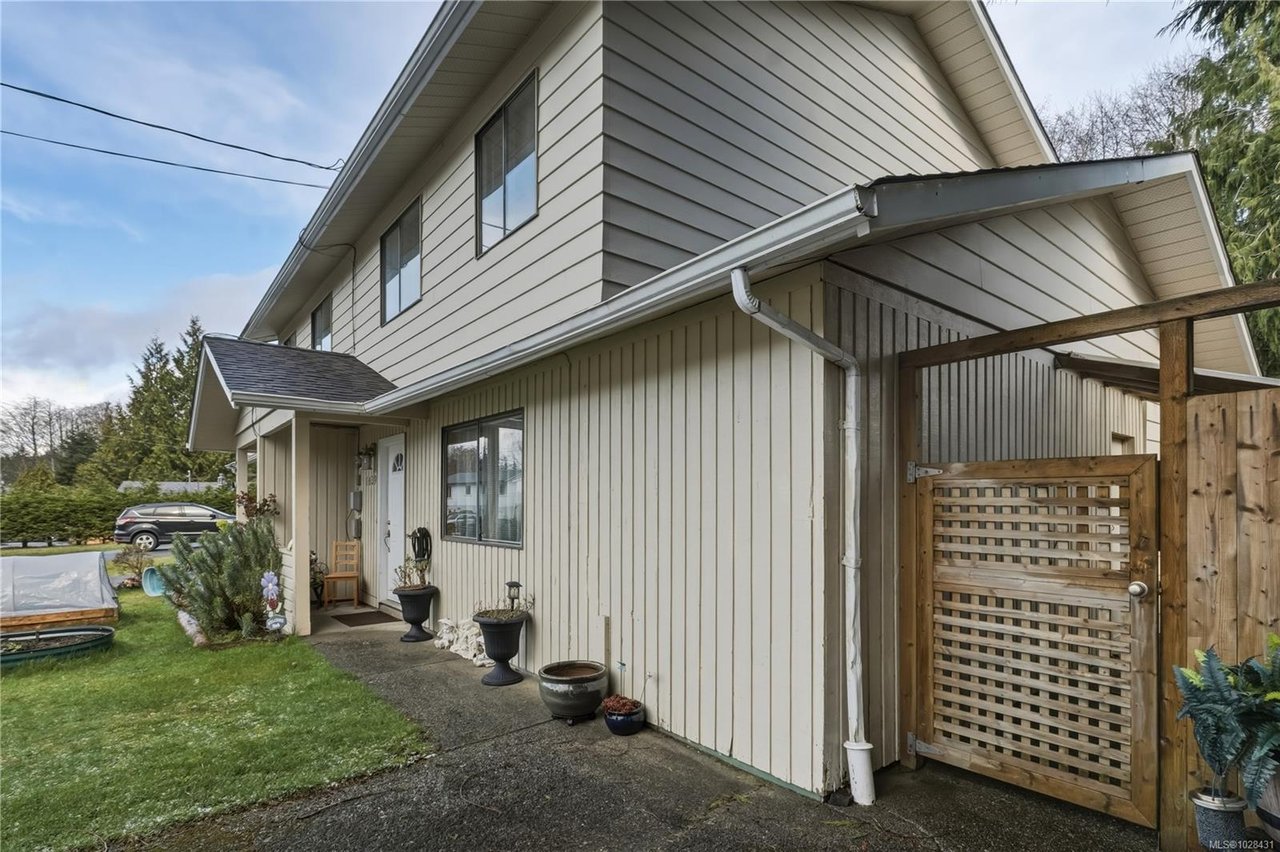 1639 Holly Cres