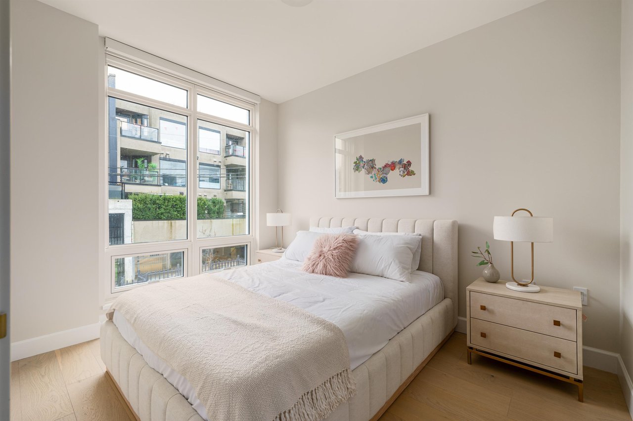 204-3668 W 10th Ave