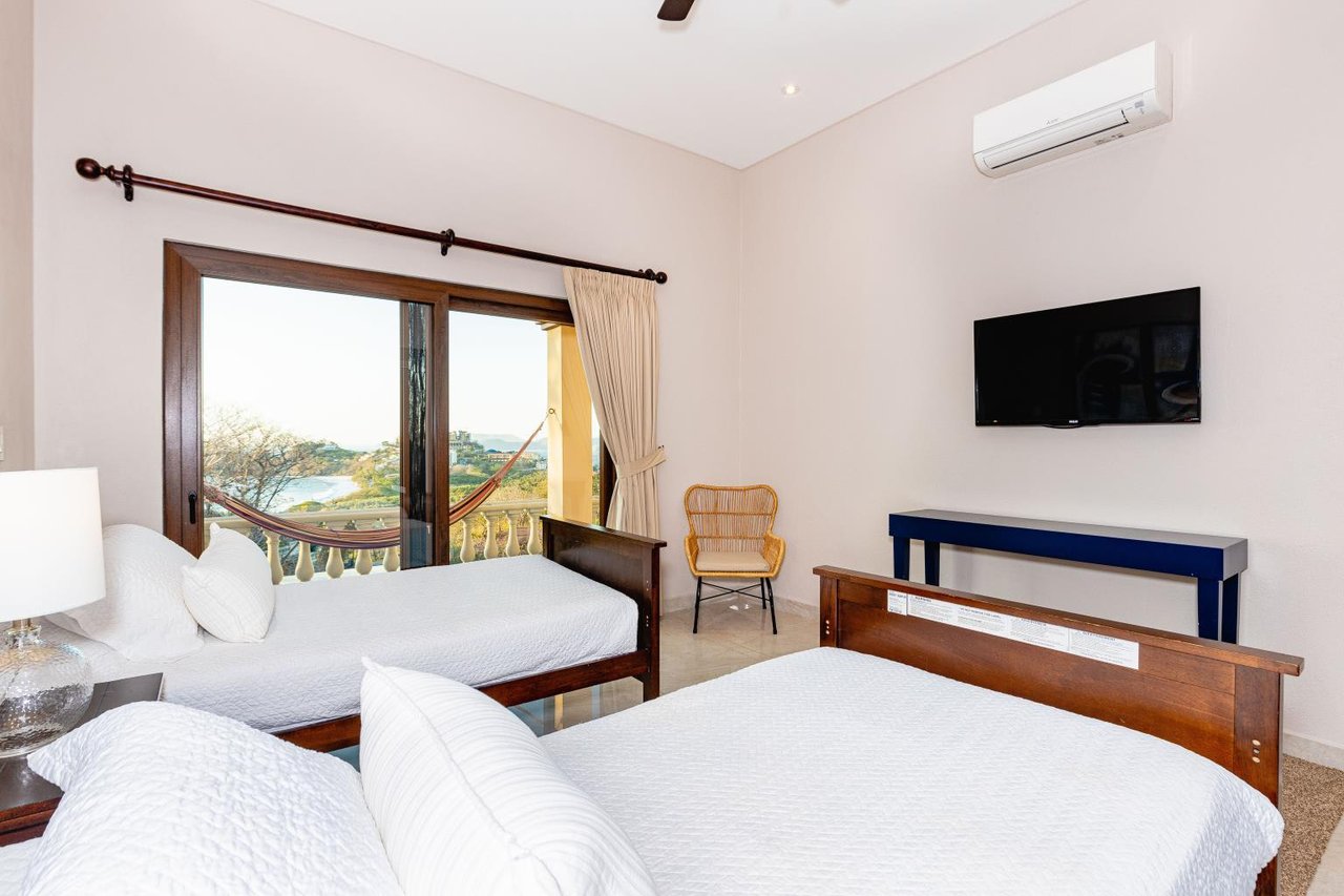 Luxury 6 BR Villa in Flamingo, Incredible Views | Starting At $1,350.00 Daily
