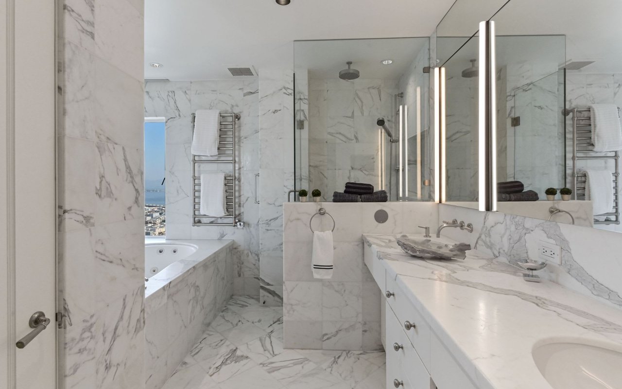 Prestigious Half Floor Apartment on Russian Hill