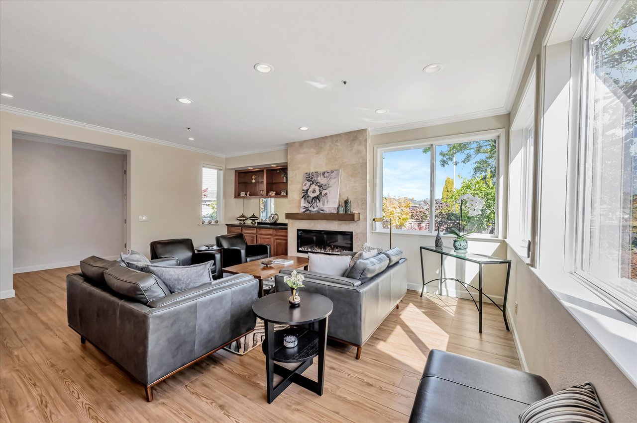 17 Crystal Creek Ct