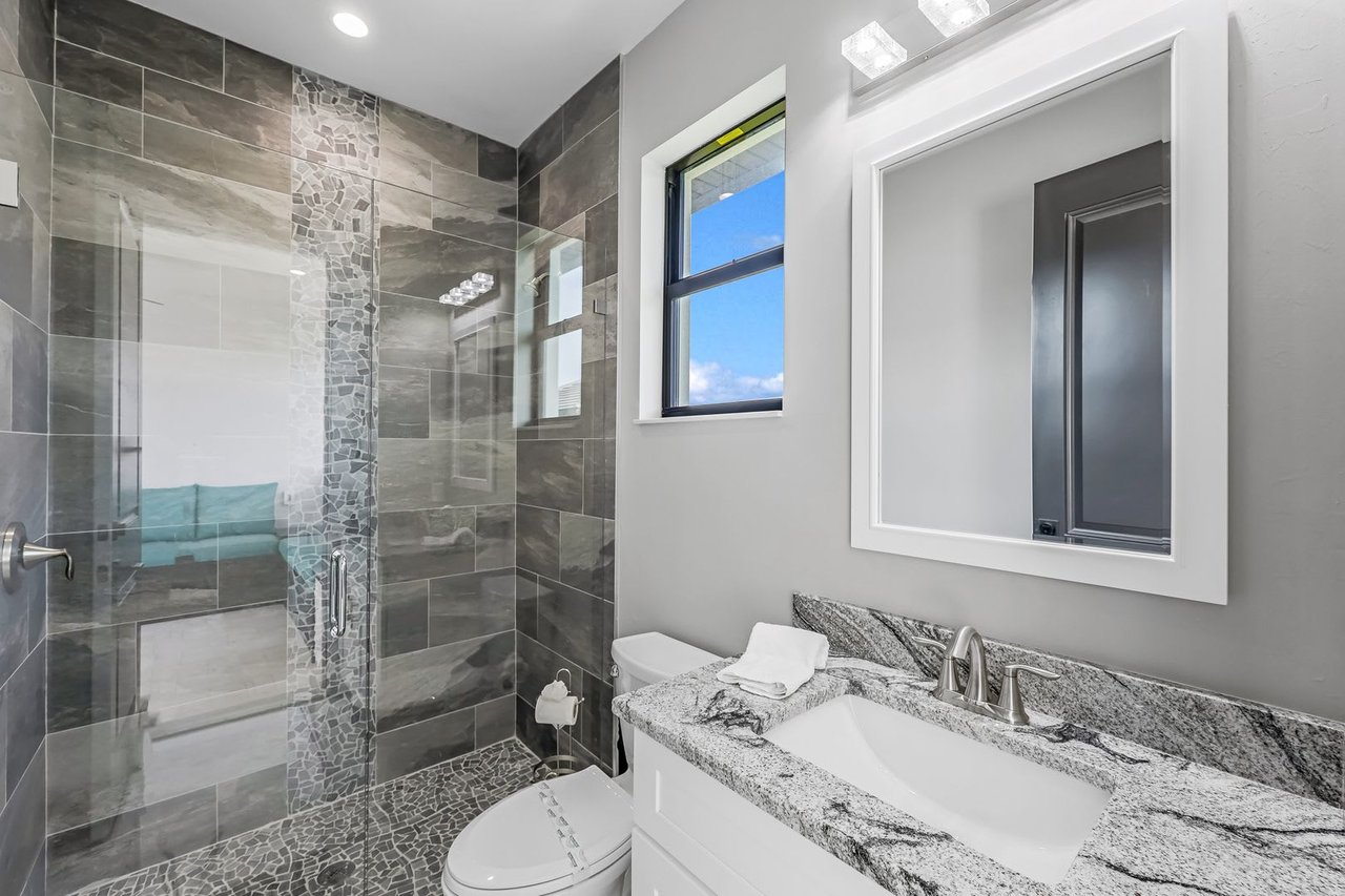 121 NW 38th Avenue 
