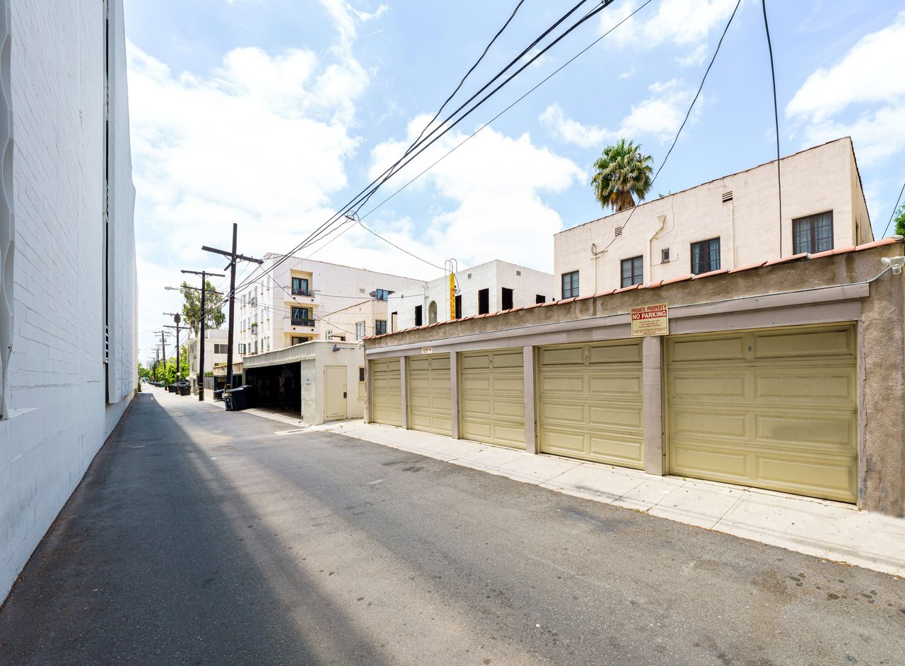 128 S Oakhurst Drive, Beverly Hills